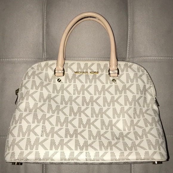 Michael Kors Handbags - Michael Kors Large Dome Purse